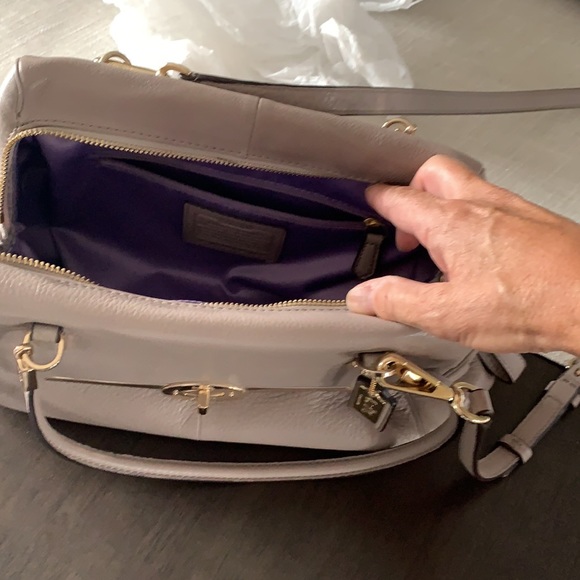 Beautiful grey, beige leather Coach cross body bag - Picture 2 of 4